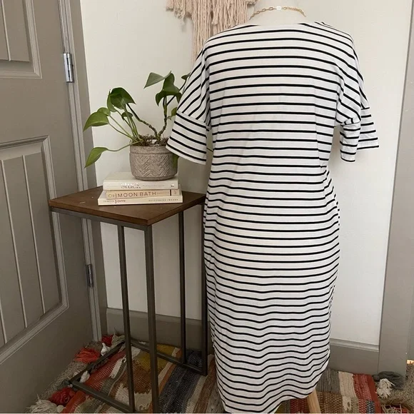 Midi Length Black and White Striped Tunic with pockets - Picture 8 of 10